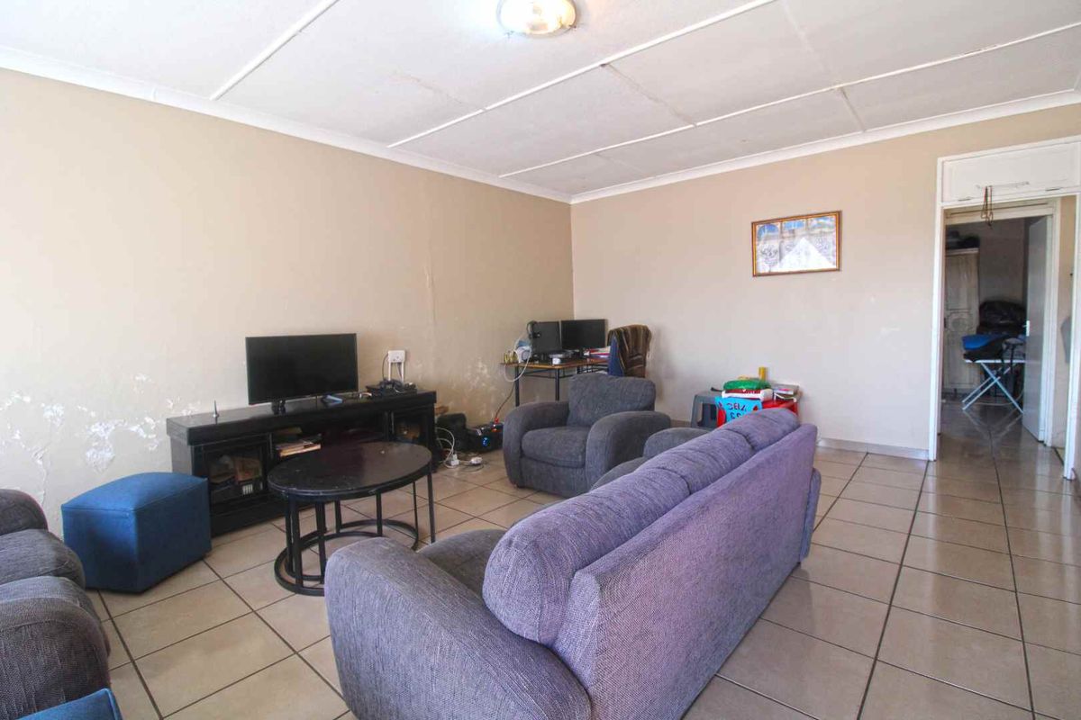 4Units For Sale in Newclare - Photo 3