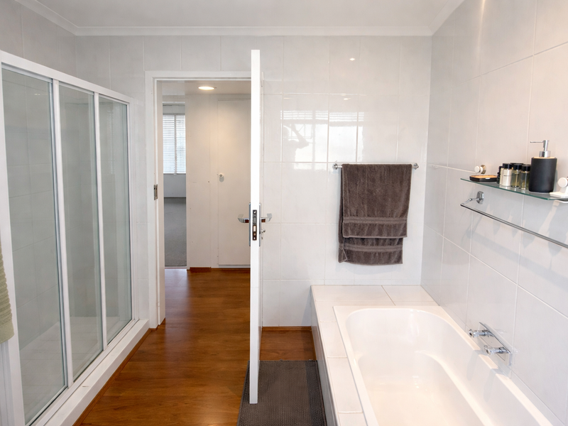 Front-Row Living Meets Private Luxury - Photo 10