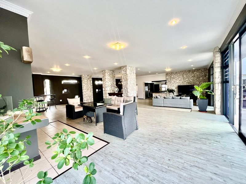 Spacious 5 Bedroom Family Home with Exceptional Entertainment Areas - Photo 10