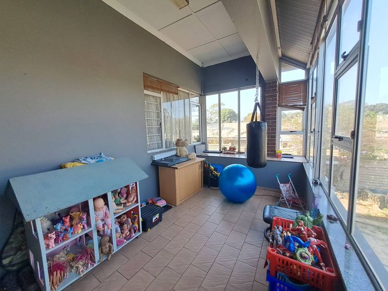 Stunning Family Home in the Heart of Bellair - Photo 3