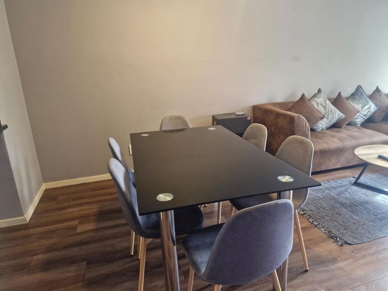 Immaculate top floor 3 bedroom apartment allows air bnb - Photo 5