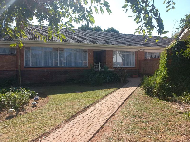 HOUSE WITH MULTIPLE OPPORTUNITIES FOR SALE!! - Photo 6