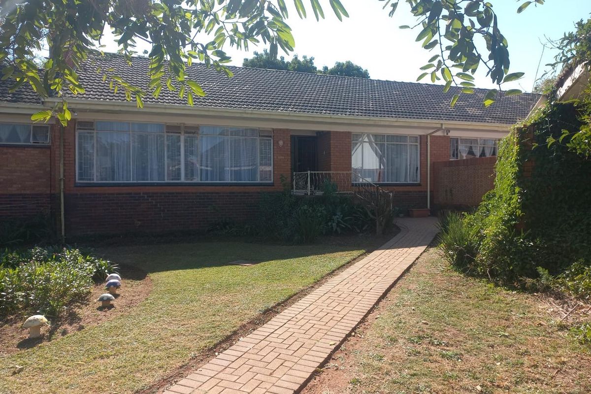 HOUSE WITH MULTIPLE OPPORTUNITIES FOR SALE!! - Photo 2