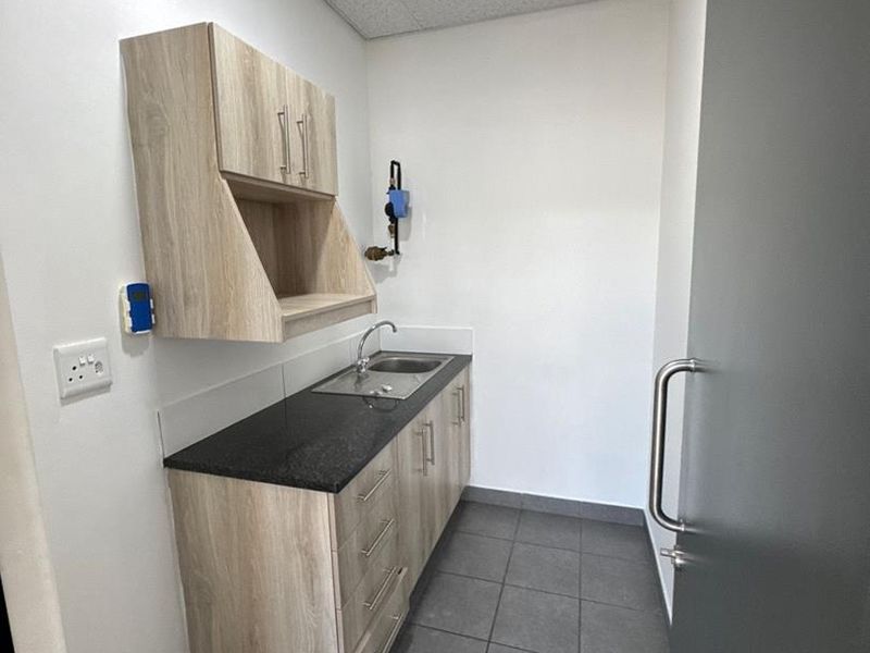 Prime office space to let - Photo 7