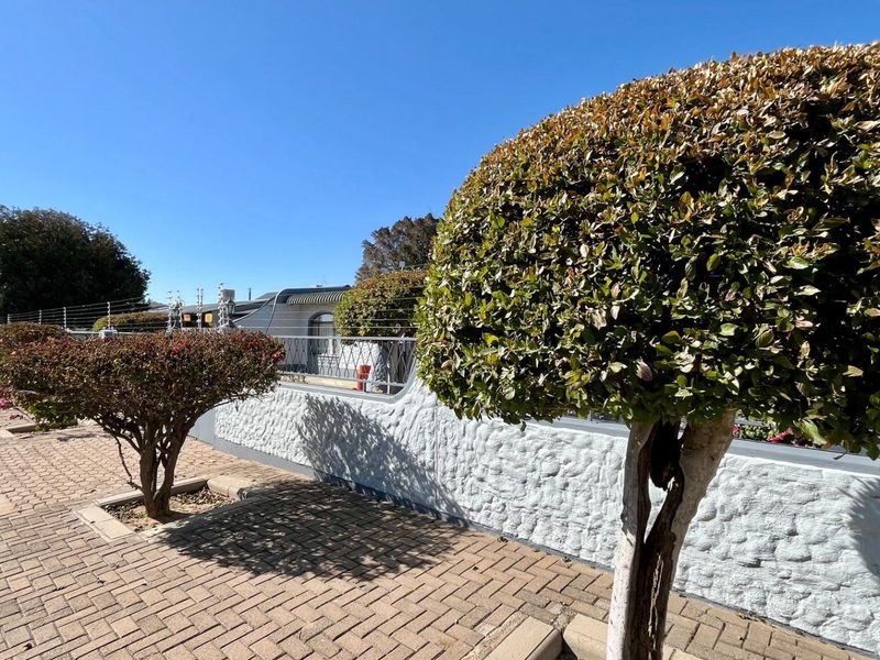 Luxury Family Home for Sale in Okahandja | 3 Bedroom Entertainer’s Dream - Photo 2