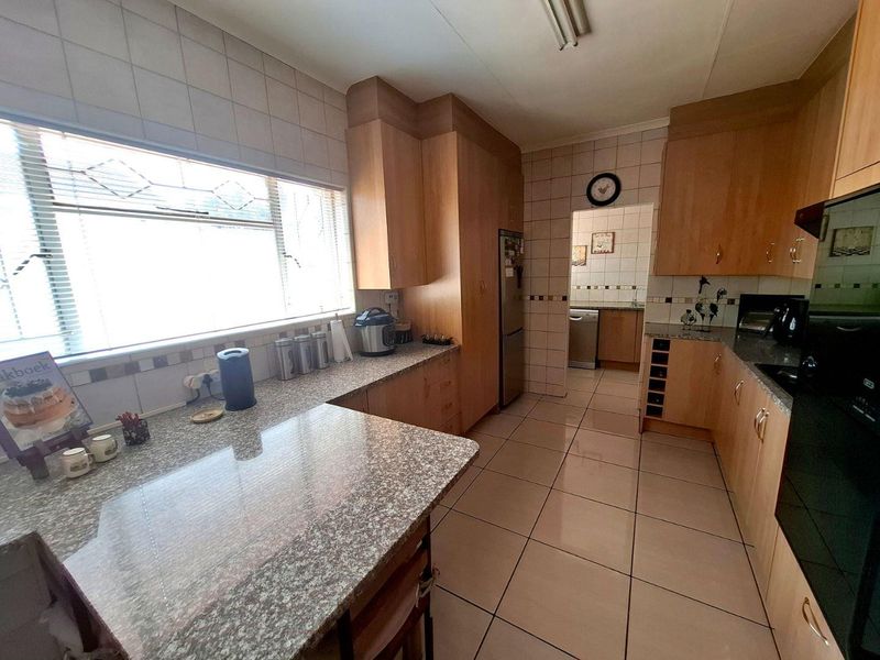 Multi Generational Family Home - Photo 6