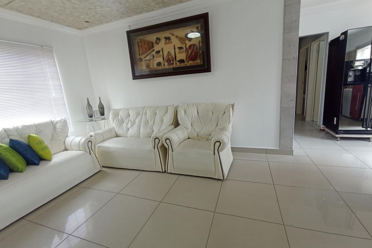 3 Bedroom House for Sale in Nkwe Estate - Photo 5