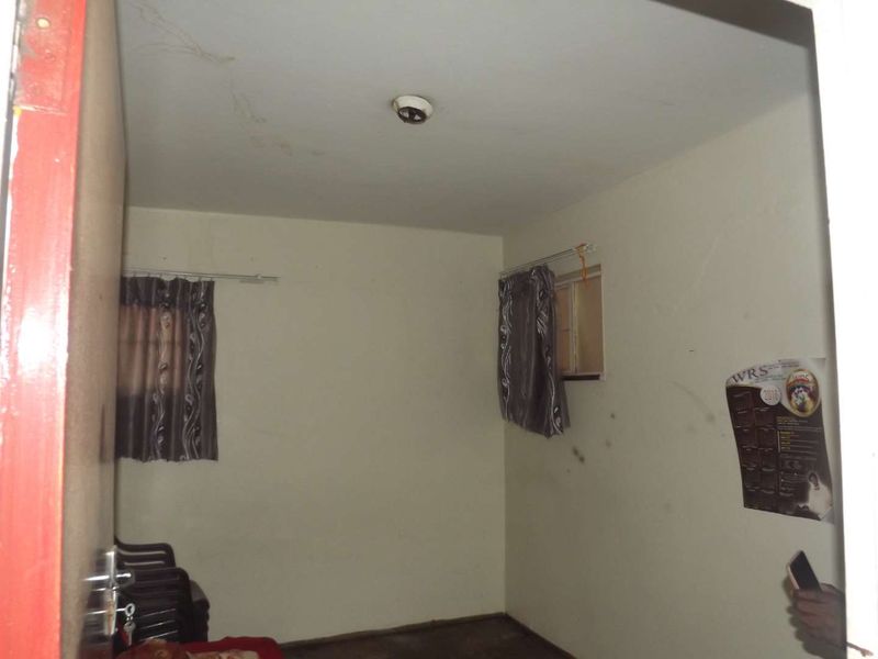 **Charming Room for Rent in Prime Location** - Photo 4