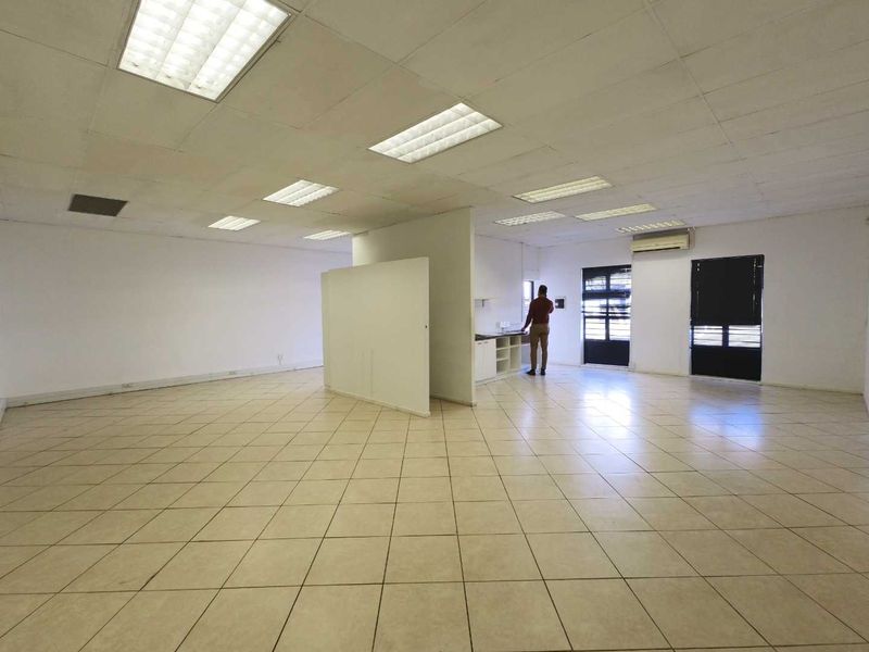 102m2 | TILED STORAGE/OFFICE | AVAILABLE TO LET - Photo 6