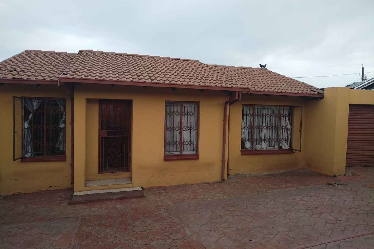 3 bedrooms house for sale in Soshanguve BB - Photo 4