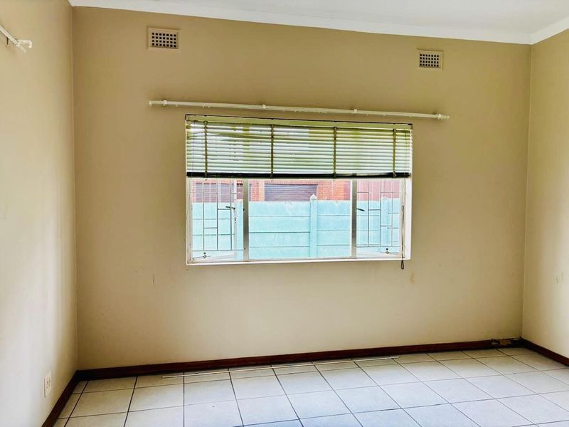 3 bedroom house for sale in Vryheid - Photo 6