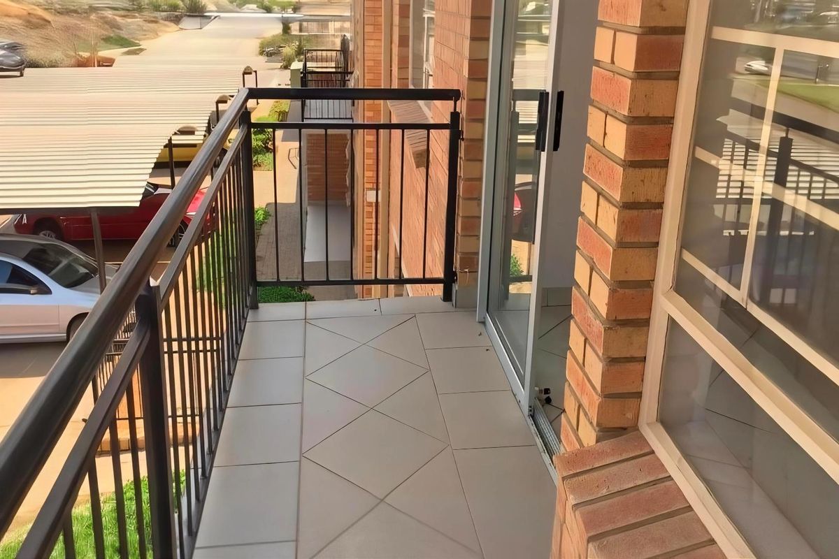 Secure & Stylish Living: 1-Bed in Elardus Park! - Photo 4