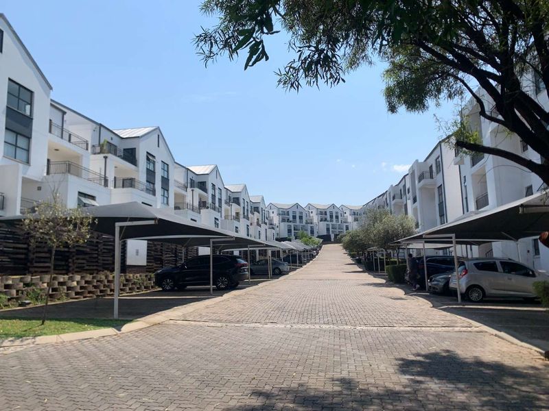 **Spacious 2-Bedroom Apartment for Sale in Stanley Park, Oakdene, Johannesburg** - Photo 6