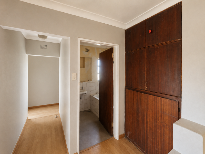 Fixer-Upper Gem: 4 Beds, Ensuite & Spacious Yard Awaits You! - Photo 5