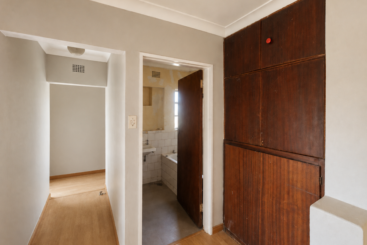 Fixer-Upper Gem: 4 Beds, Ensuite & Spacious Yard Awaits You! - Photo 5