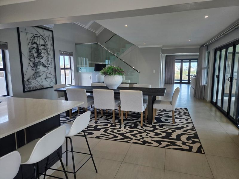 Luxury Living by the Sea - Photo 4