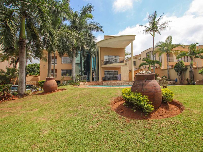 Spectacular home in a boom access controlled street in Prime Umhlanga. - Photo 3