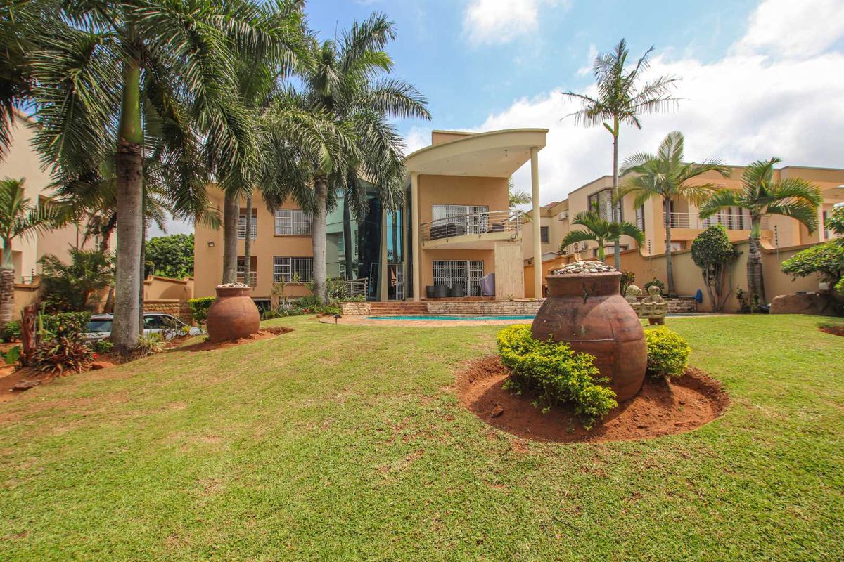 Spectacular home in a boom access controlled street in Prime Umhlanga. - Photo 3