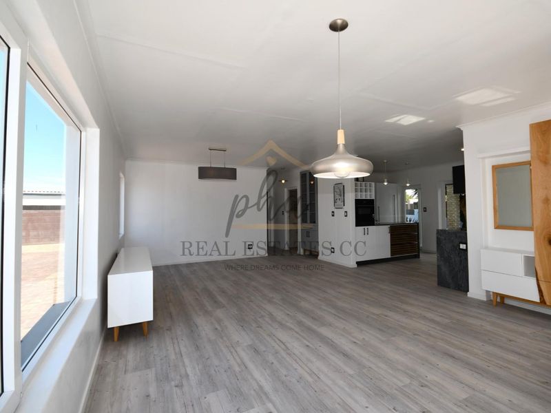 Immaculate Home with Bonus Bangalow - Photo 4