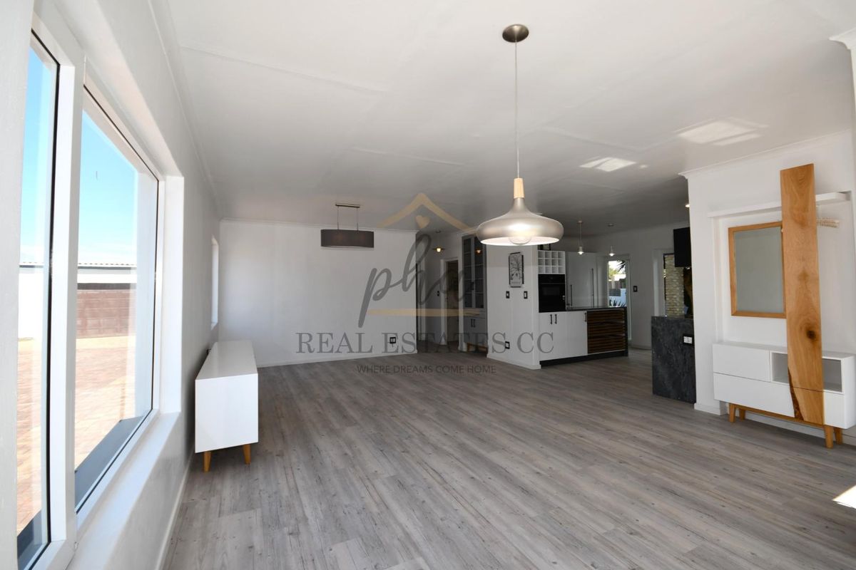 Immaculate Home with Bonus Bangalow - Photo 4