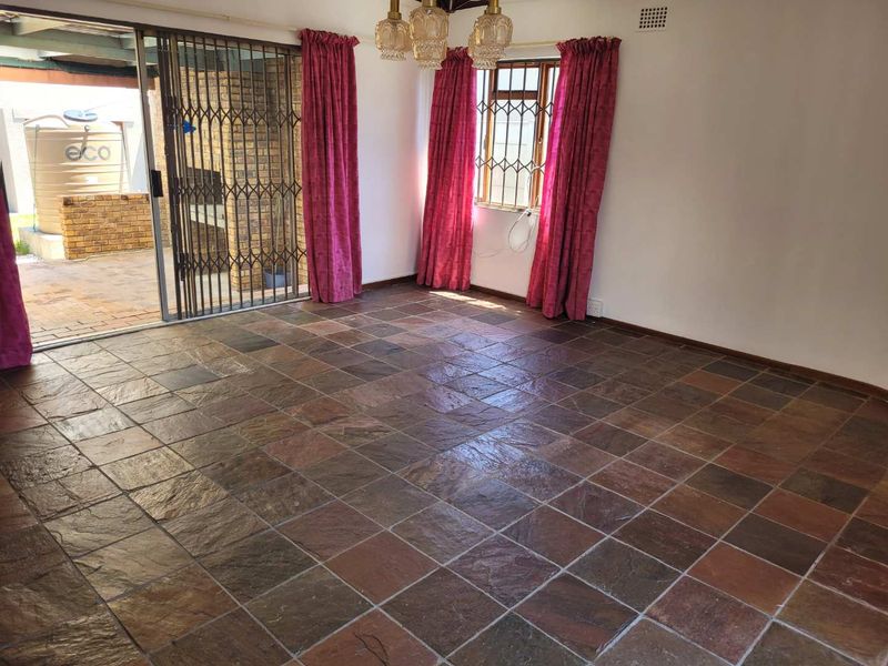 SPACIOUS HOME WITH FLATLET - Photo 7