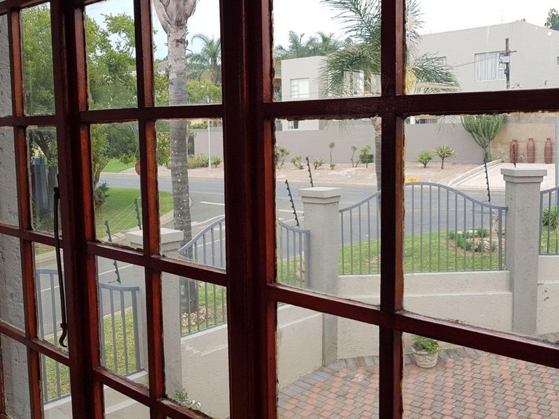 Semi-Furnished Studio Flatlet with Large Balcony and Scenic View to Let in Hurlingham Manors - Photo 10