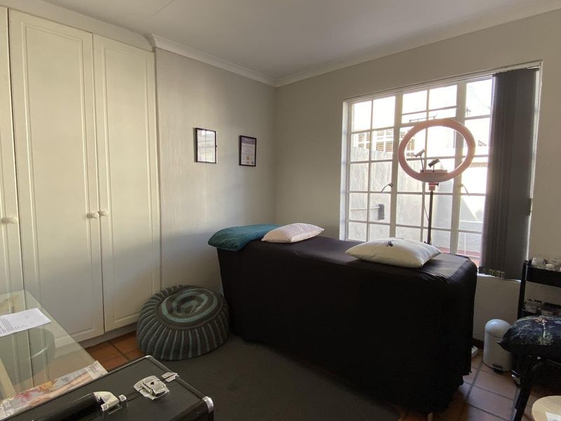 SINGLE OFFICE SPACE TO RENT - Photo 3