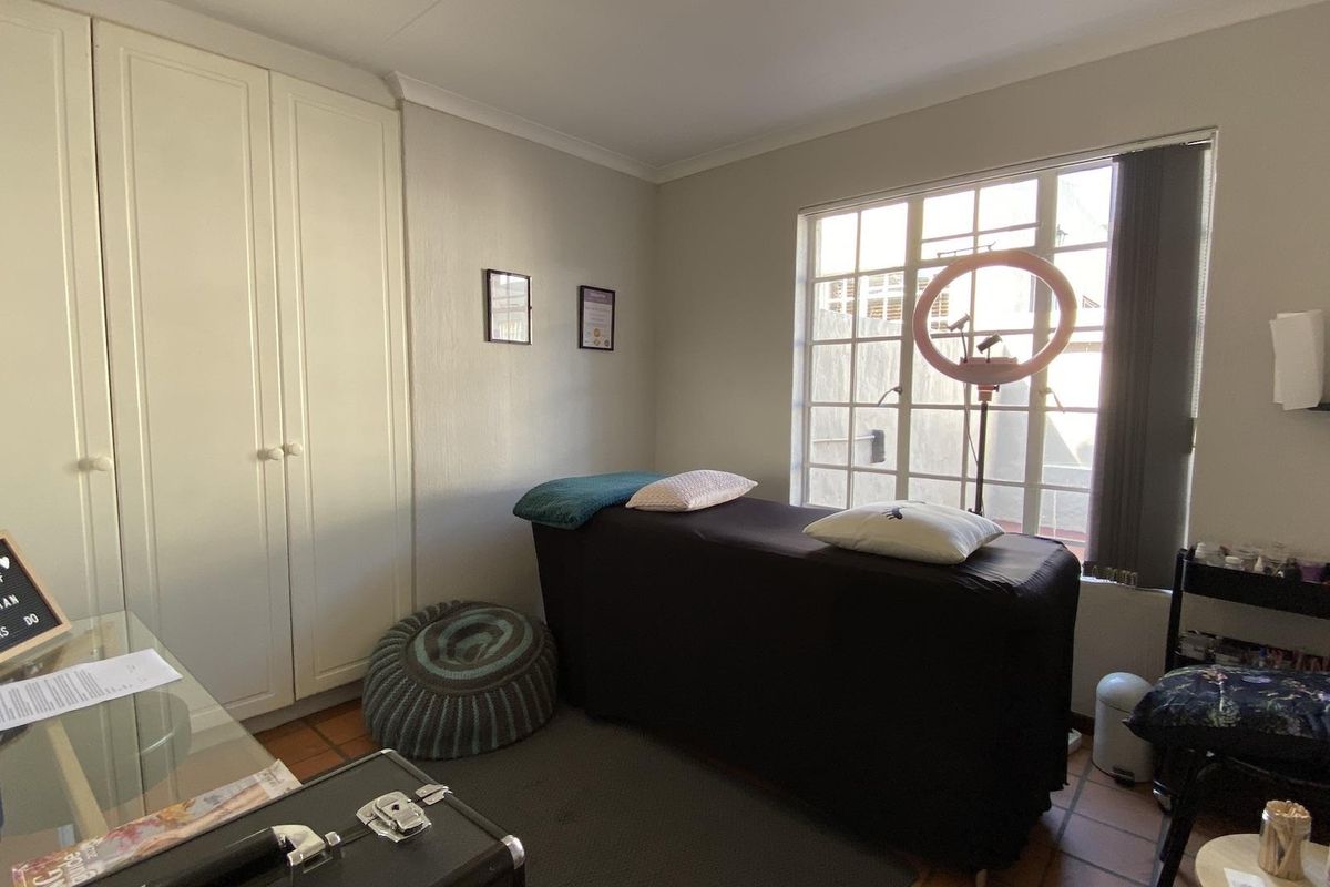 SINGLE OFFICE SPACE TO RENT - Photo 3