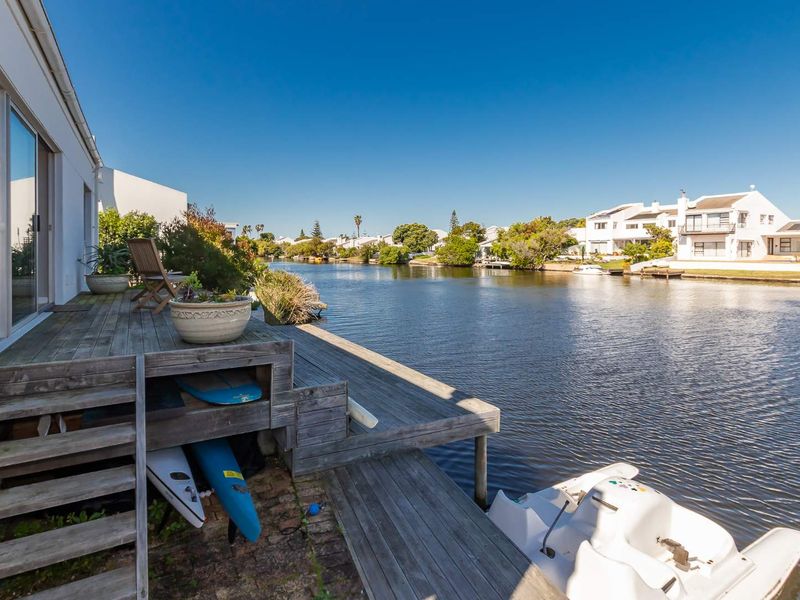Tranquil Waterfront Dual Living in Marina da Gama - Photo 3