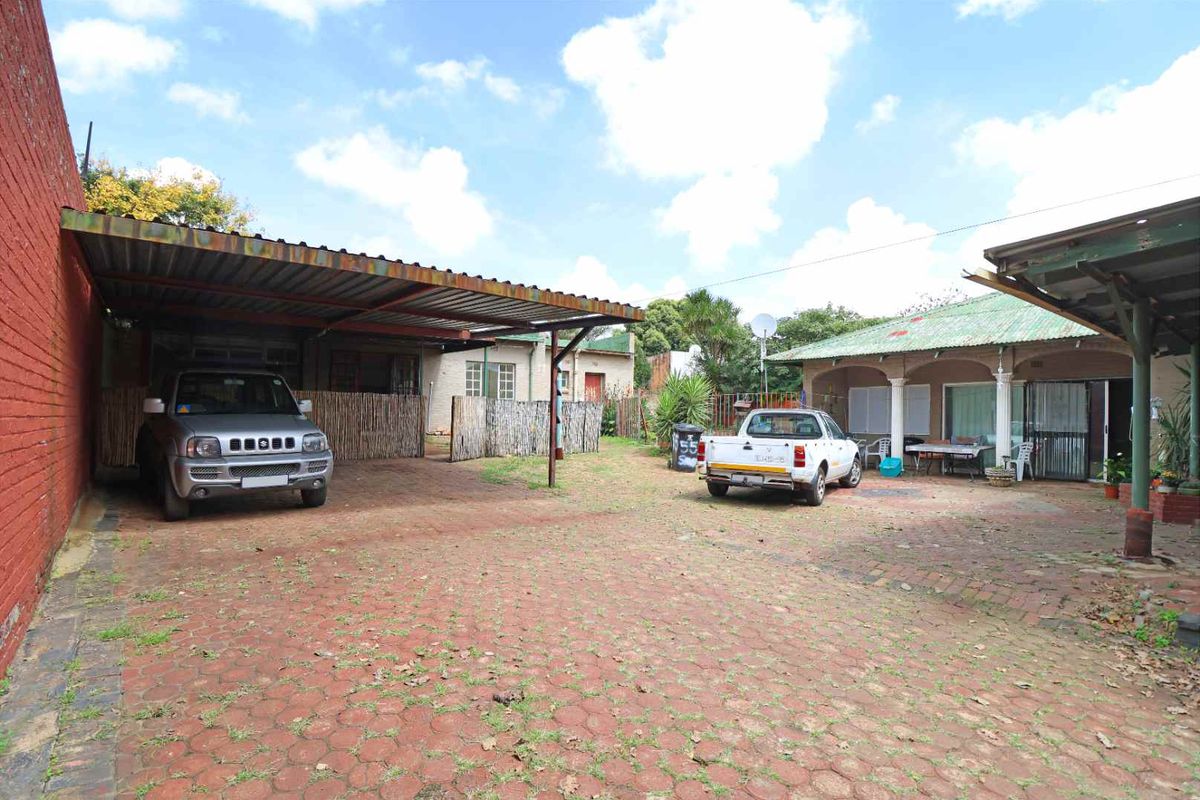 Charming Three-Bedroom Home for Rent: Perfect Blend of Comfort and Convenience - Photo 4