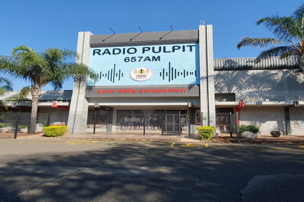 **3,300 sqm Office Building with 4,814 sqm Vacant Land** - Photo 4