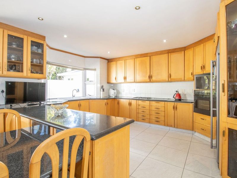 A winner with space and style – the size will surprise. - Photo 6