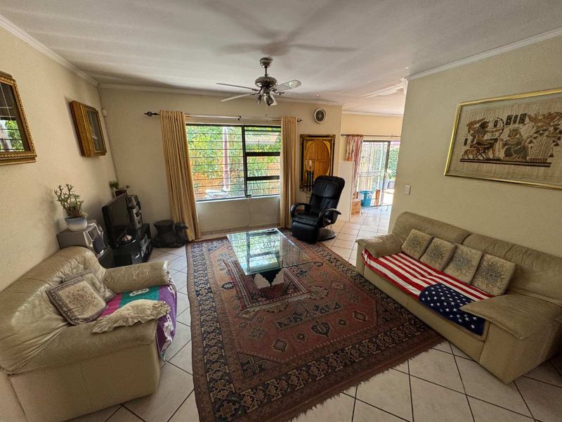 Modern Townhouse for Sale - Photo 3