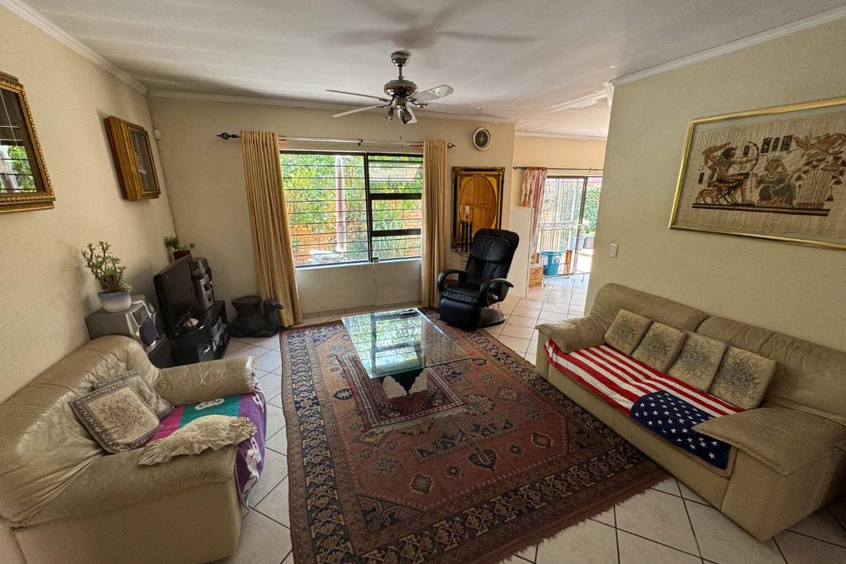 Modern Townhouse for Sale - Photo 3