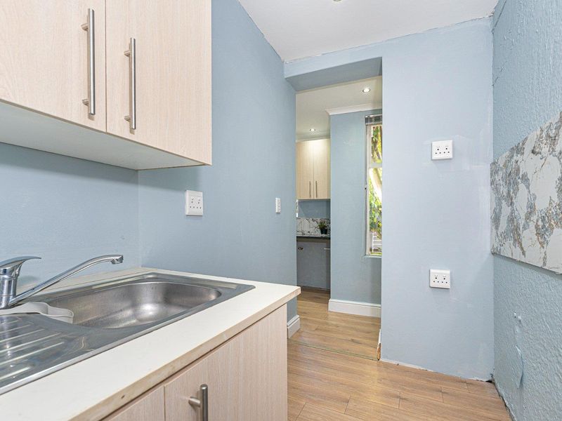 Spacious 360m2 Home in Prime Claremont – Ideal Family Living with Secure, Modern Comfort - Photo 7