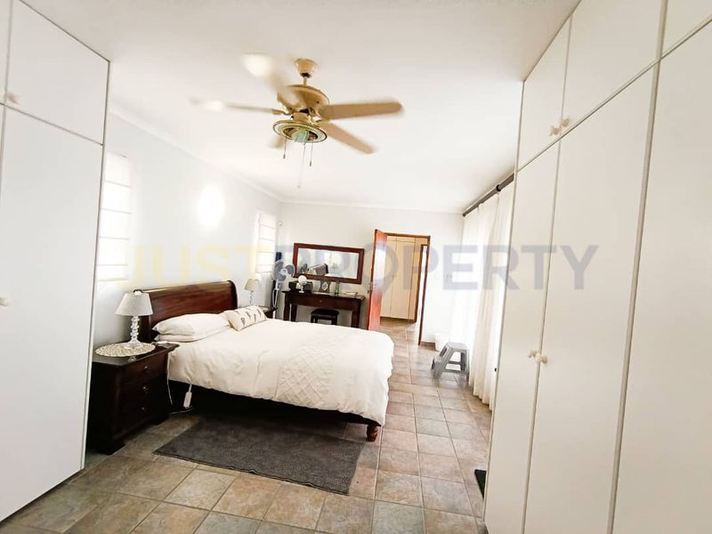 Spacious 3-Bedroom Townhouse - Swakopmund Central - Photo 2