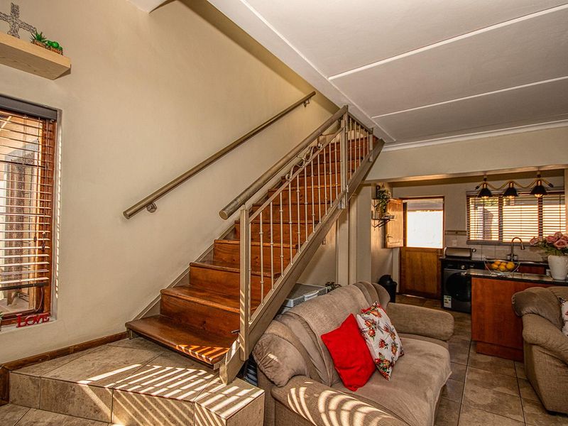 3 Bedroom Meyersig Modern Family home! - Photo 6