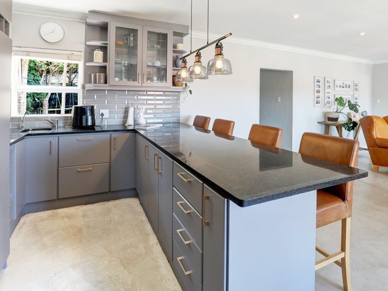 24 hour manned security! 4 bedroom, 3 bathroom Townhouse - Photo 9