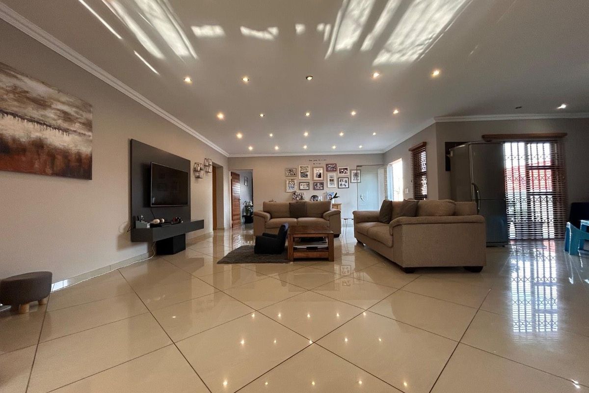 An Exceptional Residence in New Redruth - Photo 2