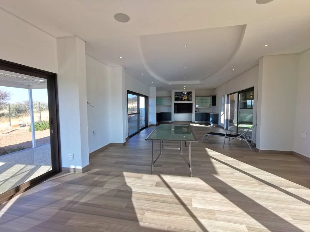 INDOOR FAMILY /ENTERTAINMENT ROOM WITH BBQ NEXT TO THE INDOOR GARDEN WITH HEATED POOL 