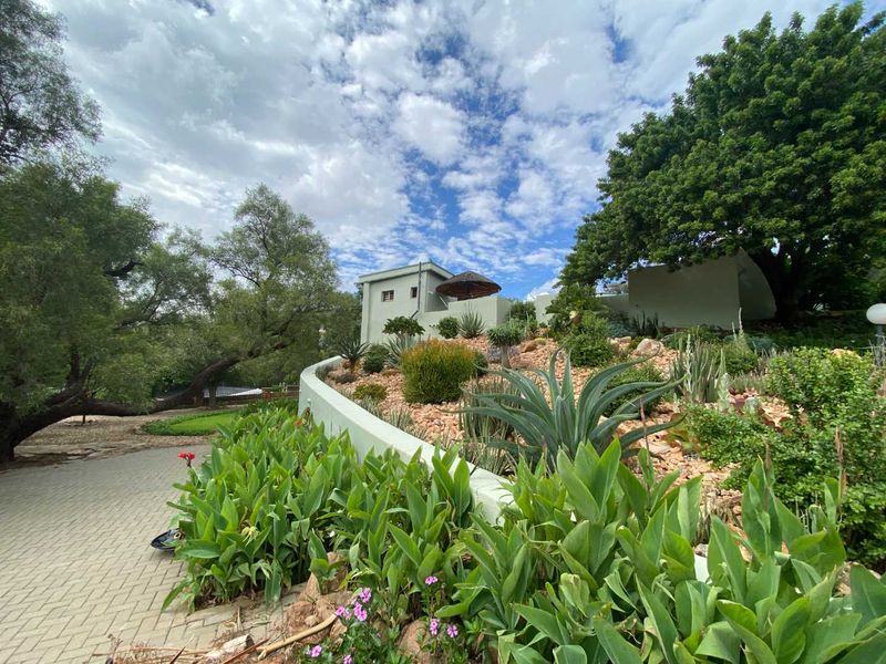 4 Bedroom house with flat and much more - Photo 2