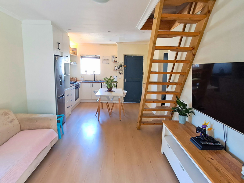 Neat 3 Bedroom Home With Pool in Brackenfell - Photo 6
