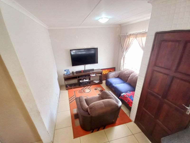Three bedrooms house for sale in Elandspoort - Photo 8