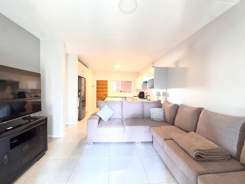 2 Bedroom Townhouse With An Enclosed Patio - Photo 10