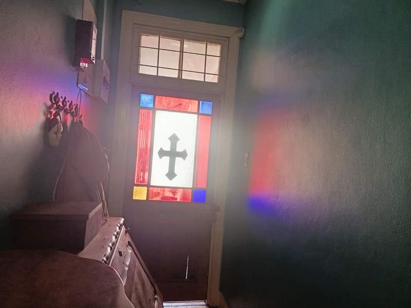 Urgent Sale! Well maintained 2 bedroom home with 2 flatlets for sale! - Photo 6