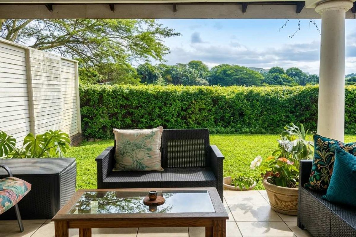 Investor’s Dream: 3-Bed, 2-Bath Duplex on Golf Estate - Photo 2