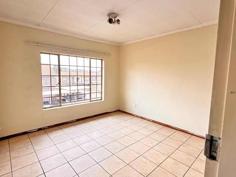 Charming 2-Bedroom Apartment - Photo 8