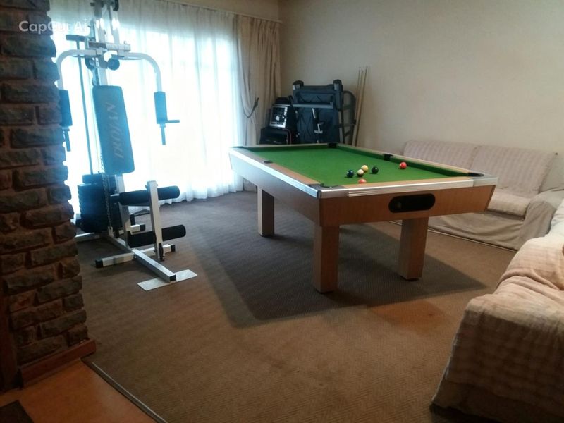 4 bedroom house with solar panels and swimming pool for sale - Photo 8