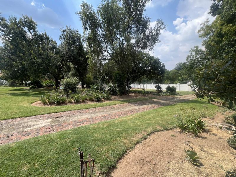 Prime Development Opportunity | 5,000sqm Land – Subdivision Potential | Bryanston East - Photo 3