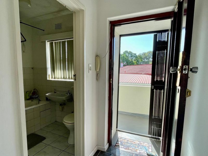 1 Bedroom Apartment in secure complex - Photo 9